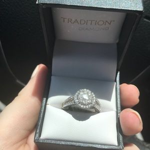 AMAZING 1CTW Engagement Ring- REAL DIAMONDS